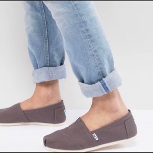 NIB Tom’s Classic Canvas Grey Flats